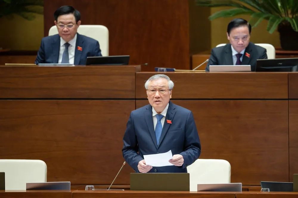 Chánh án Toà án nhân dân Tối cao Nguyễn Hoà Bình trực tiếp trả lời chất vấn. Ảnh: QUANG PHÚC