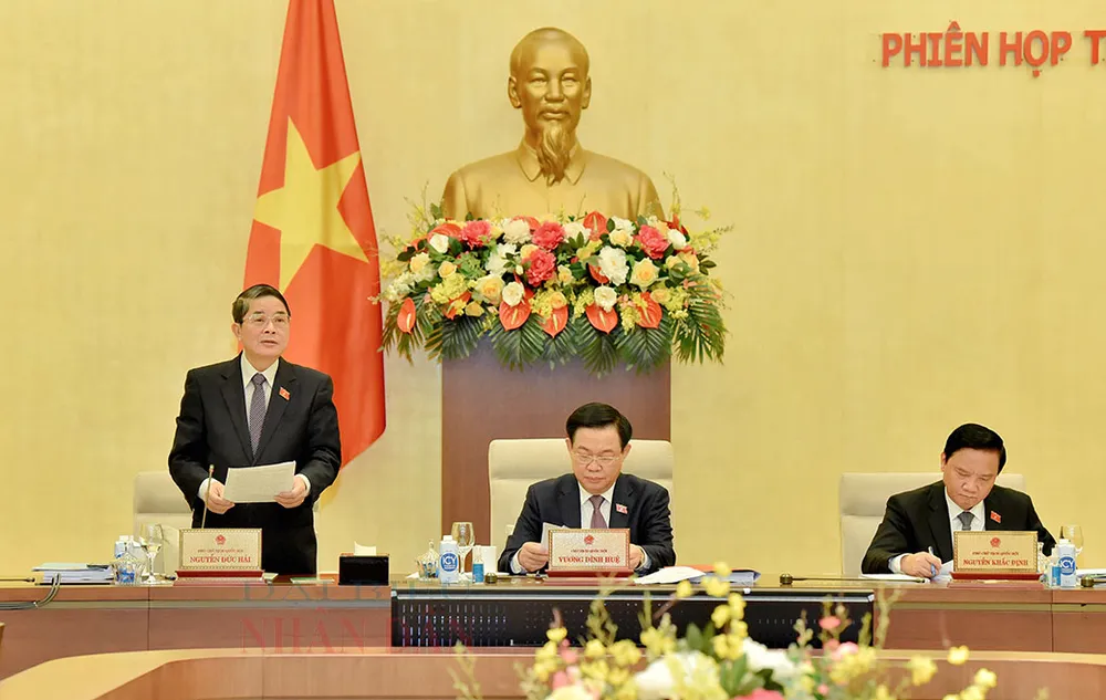 Phó Chủ tịch Quốc hội Nguyễn Đức Hải điều hành phiên họp cho ý kiến về dự án Luật Giá (sửa đổi) trong khuôn khổ phiên họp thứ 21 của UBTVQH