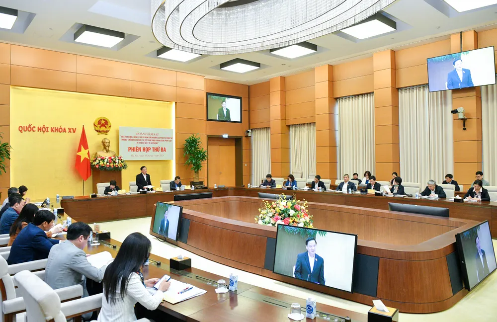 Quang cảnh phiên họp đoàn giám sát