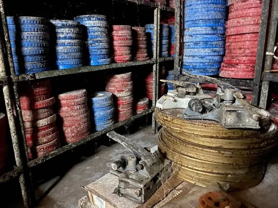 Những cuốn phim ở Hãng phim truyện Việt Nam đã bị hư hỏng nặng