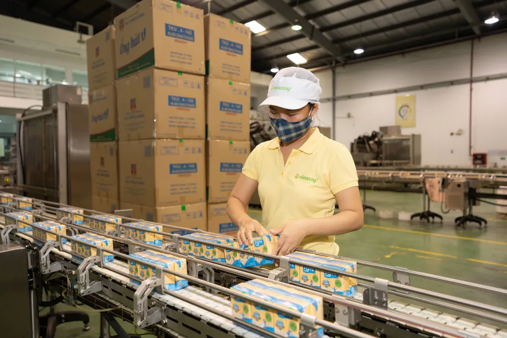 Sản phẩm được sản xuất trong dây chuyền tiệt trùng khép kín và kiểm định nghiêm ngặt qua rất nhiều công đoạn theo tiêu chuẩn quốc tế