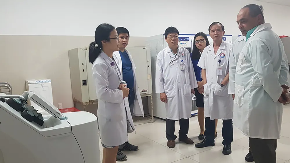 Bác sĩ Cuba làm việc tại Bệnh viện Hữu nghị Việt Nam - Cuba Đồng Hới, Quảng Bình