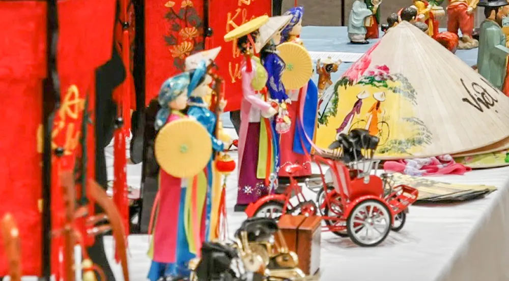 Các vật lưu niệm của Việt Nam trưng bày tại NASA