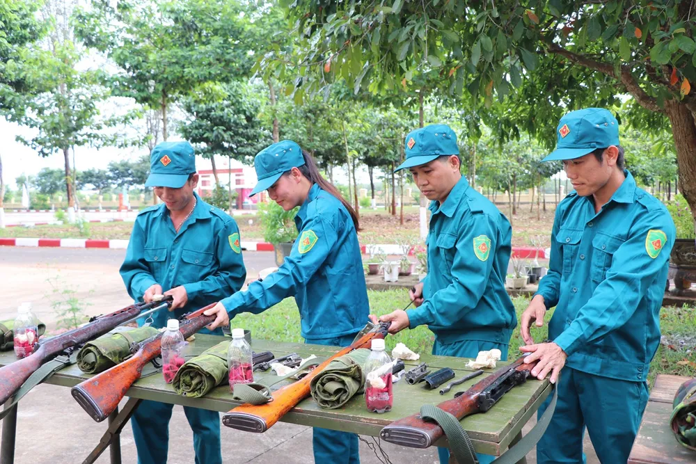 Kiểm tra súng trước khi tập luyện
