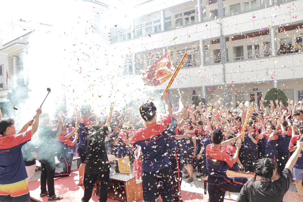 Rước linh vật tại sự kiện “Led - Last Epic Day”