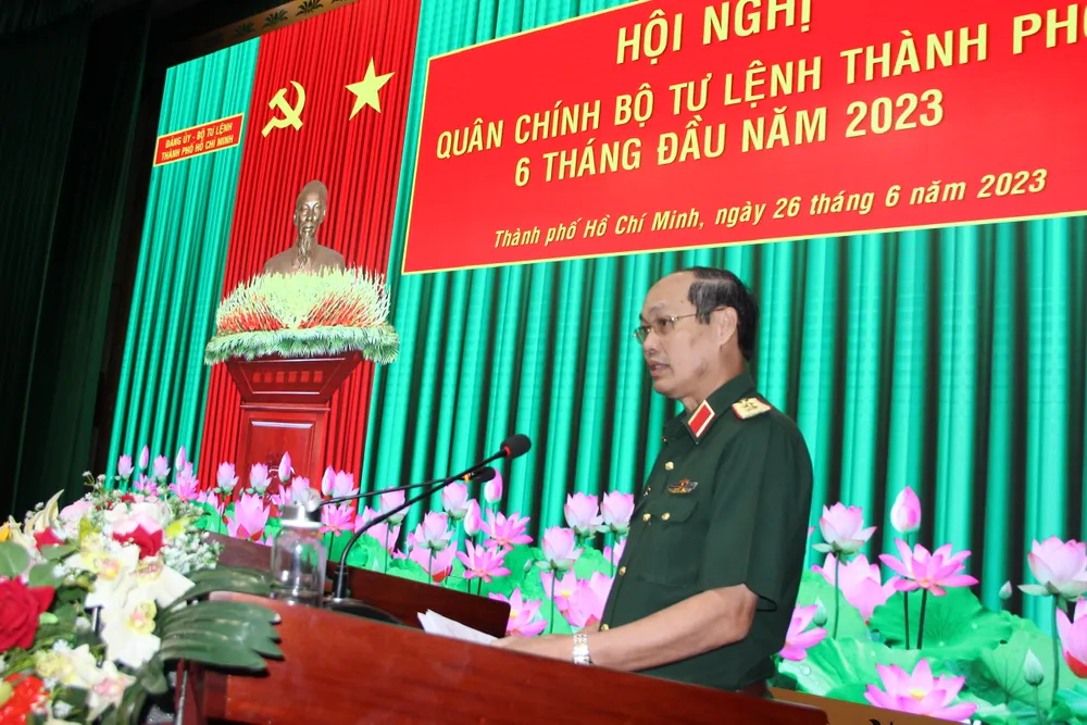 Trung tướng Nguyễn Văn Nam, Tư lệnh Bộ Tư lệnh TPHCM phát biểu chủ trì hội nghị