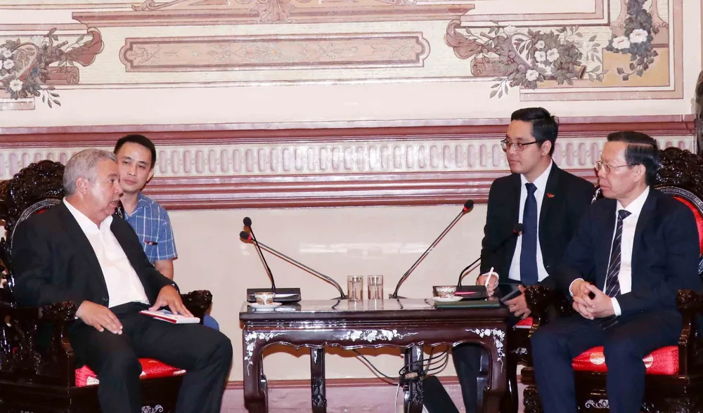 Chủ tịch UBND TPHCM Phan Văn Mãi tiếp ông Ulises Guilarte De Nacimiento