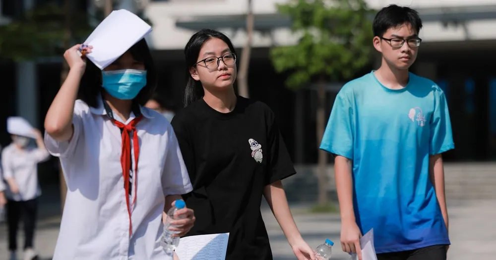 Hà Nội: Nhiều phụ huynh cuống cuồng tìm chỗ học lớp 10 cho con