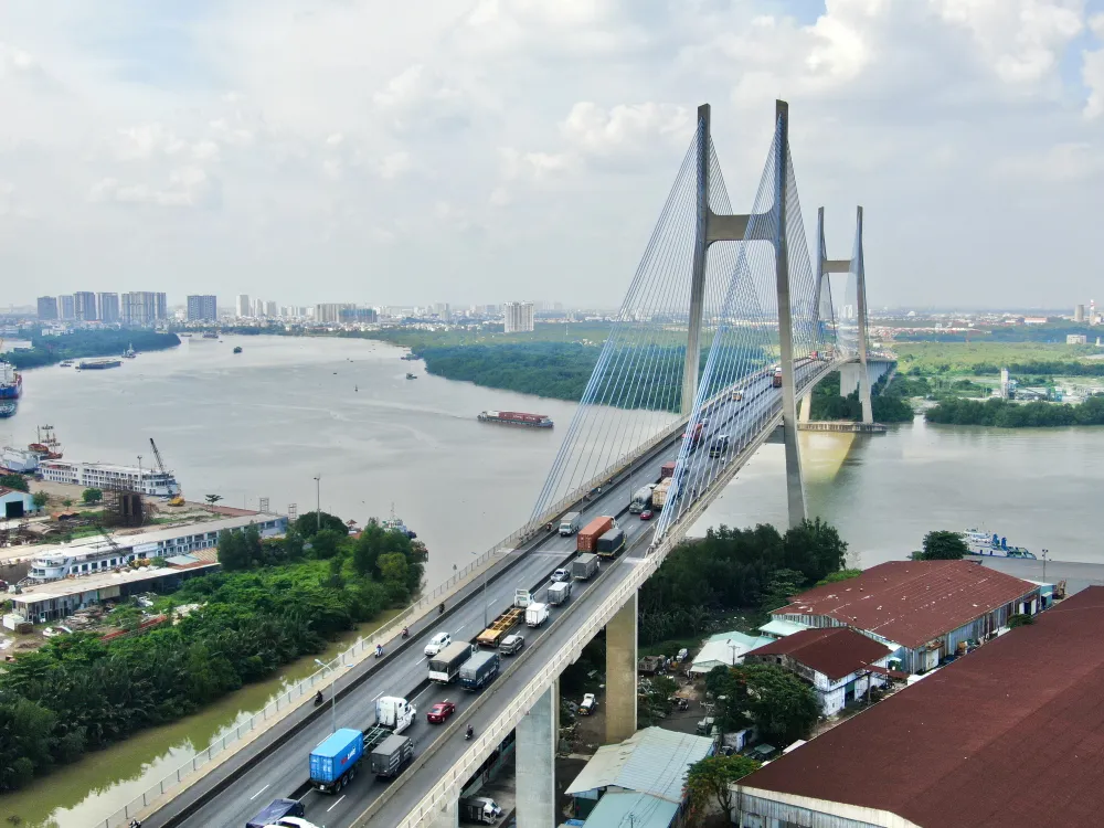 Cầu Phú Mỹ - một trong những dự án được đầu tư theo hình thức BOT. Ảnh: HOÀNG HÙNG