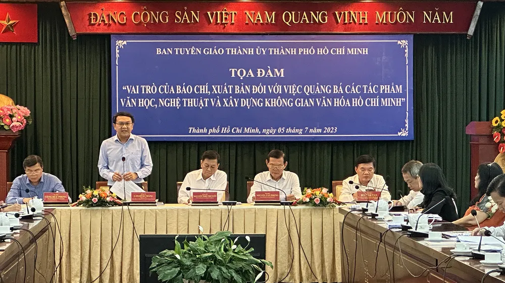 Các cử tọa tại buổi tọa đàm