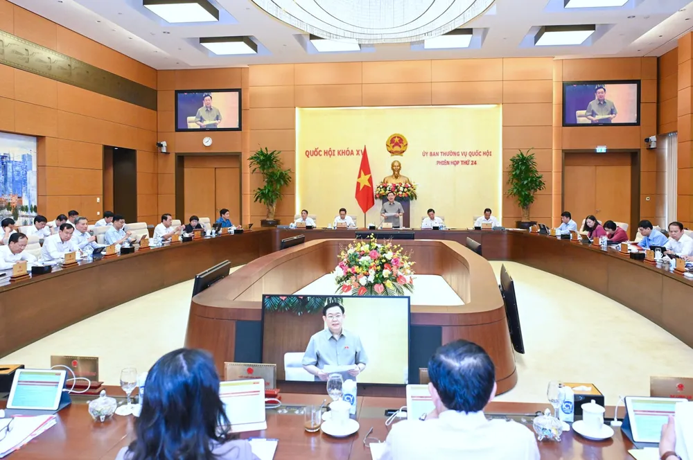 Quang cảnh phiên họp thứ 24 của UBTVQH. Ảnh: VIẾT CHUNG