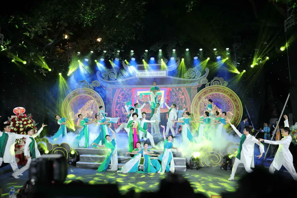 Chương trình biểu diễn trong lễ đón nhận quyết định ghi danh Hội thề Trung hiếu đền Đồng Cổ (Hà Nội) là Di sản văn hóa phi vật thể quốc gia