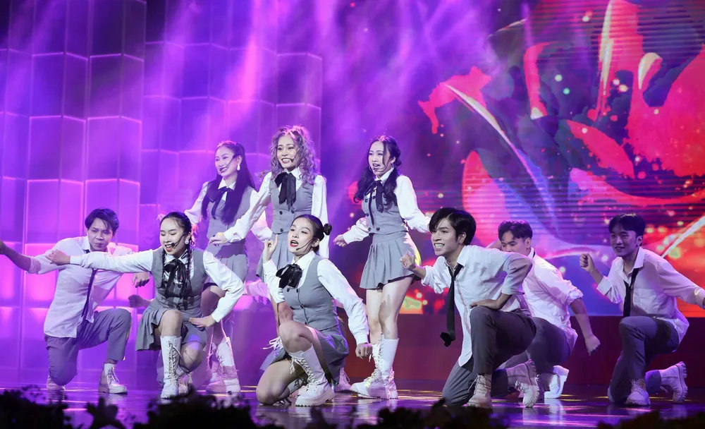 Một tiết mục biểu diễn của Nhà hát Tuổi trẻ, một trong những đơn vị nghệ thuật luôn nỗ lực tìm tòi hướng đi mới, tiếp cận gần hơn với khán giả. Ảnh: MAI AN