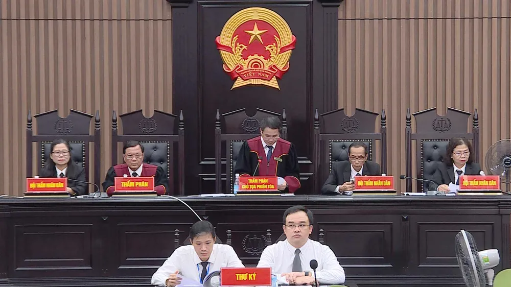 Hội đồng xét xử đọc bản án, chiều 28-7