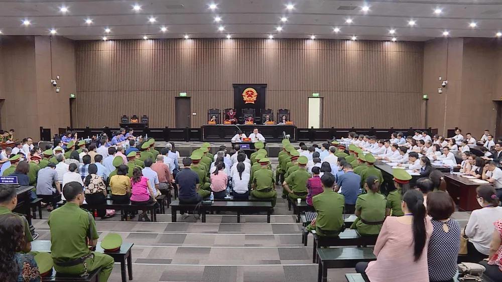 Quang cảnh phiên tòa, chiều 28-7