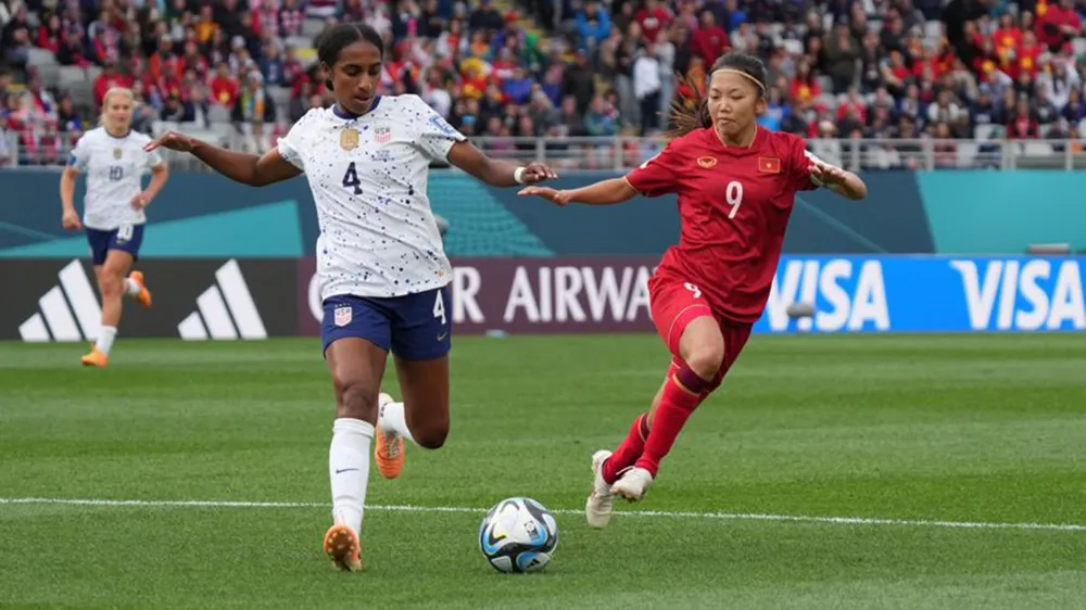 Huỳnh Như (phải) và đội tuyển nữ Việt Nam đã chơi rất nỗ lực ở World Cup nữ 2023. Ảnh: THANH QUỐC