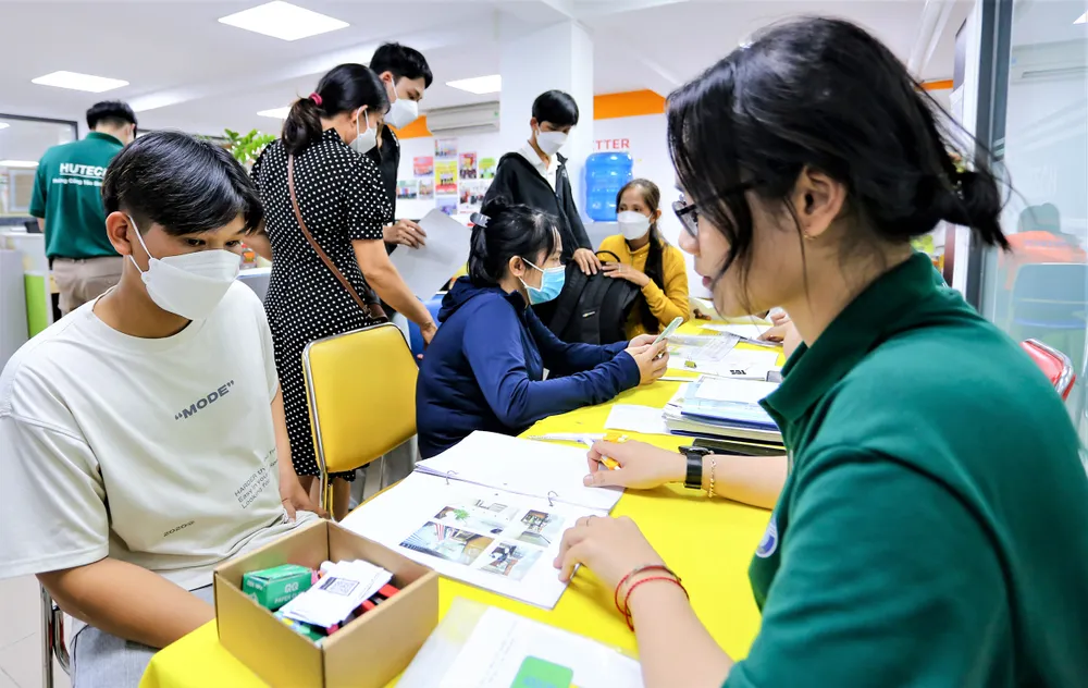 Sinh viên Trường Đại học Công nghệ TPHCM được hỗ trợ thủ tục vay vốn học tập