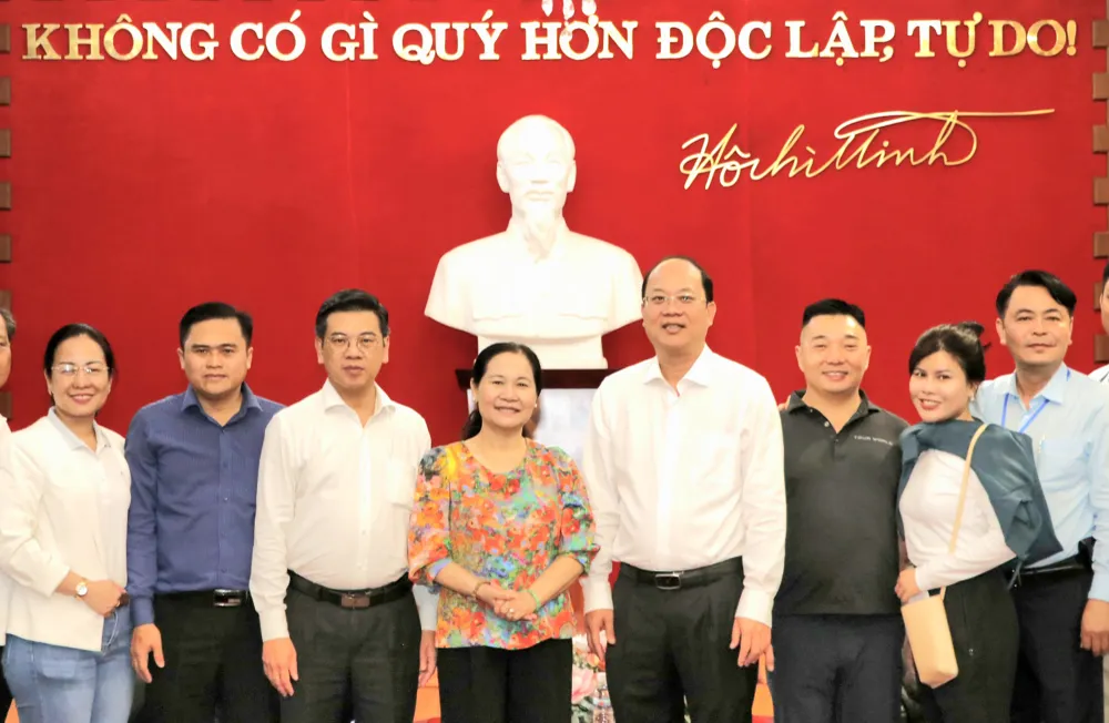 Phó Bí thư Thành ủy TPHCM Nguyễn Hồ Hải đến tiễn đoàn