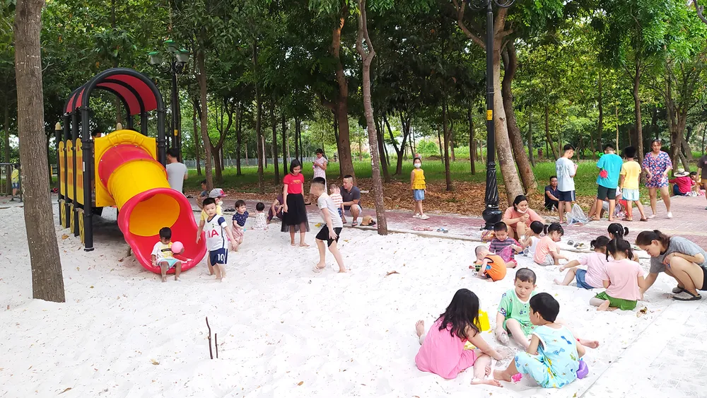 Tạo môi trường và không gian cho trẻ chơi, học thay vì đặt quá nhiều áp lực lên con