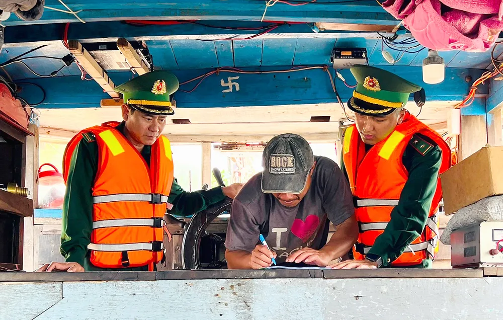 Ngư dân Quảng Nam đánh bắt xa bờ ký cam kết khai thác hải sản đúng quy định