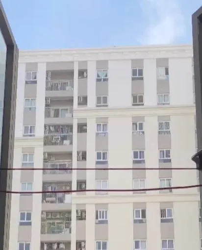 Ngọn lửa bùng cháy từ tầng 18 của Chung cư Imperial Place Ngọn lửa bùng cháy từ tầng 18 của Chung cư Imperial Place