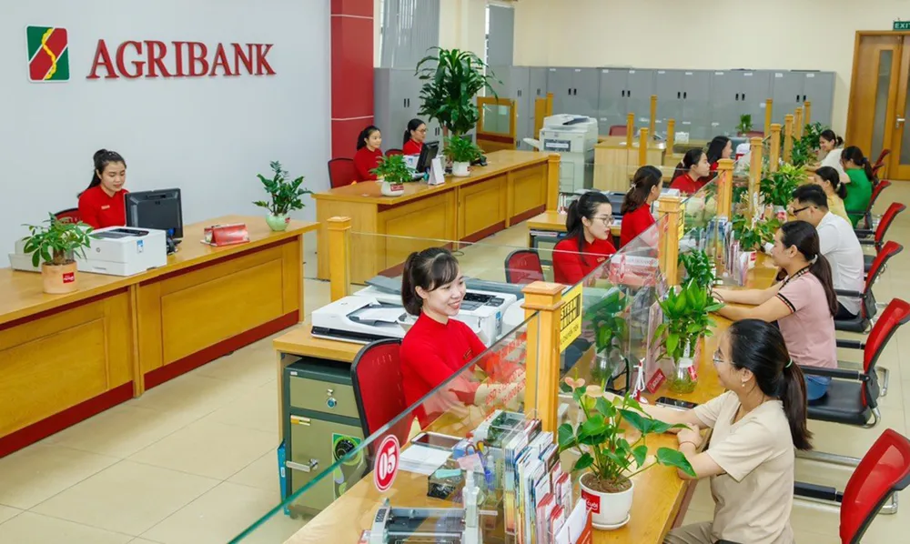 Giao dịch tại một chi nhánh Ngân hàng Agribank tại TPHCM. Ảnh: NHUNG NGUYỄN Giao dịch tại một chi nhánh Ngân hàng Agribank tại TPHCM. Ảnh: NHUNG NGUYỄN