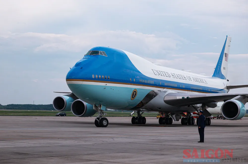 Chuyên cơ Air Force One chở Tổng thống Hợp chúng quốc Hoa Kỳ Joseph R. Biden Jr. đã hạ cánh xuống sân bay quốc tế Nội Bài, chiều 10-9-2023. Ảnh: VIẾT CHUNG