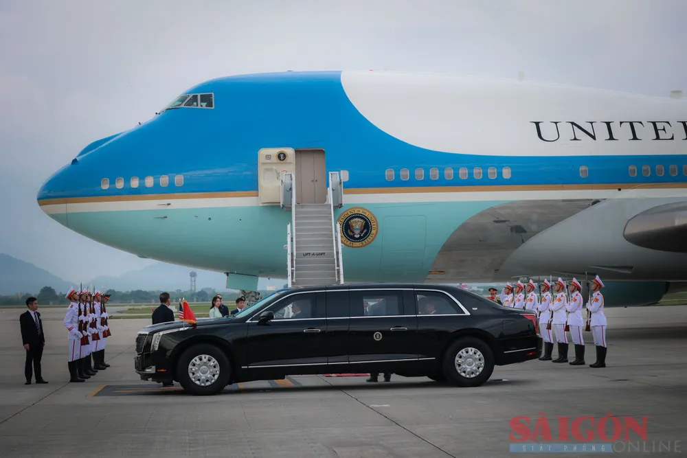 Xe đón Tổng thống Joe Biden tại sân bay quốc tế Nội Bài. Ảnh: VIẾT CHUNG