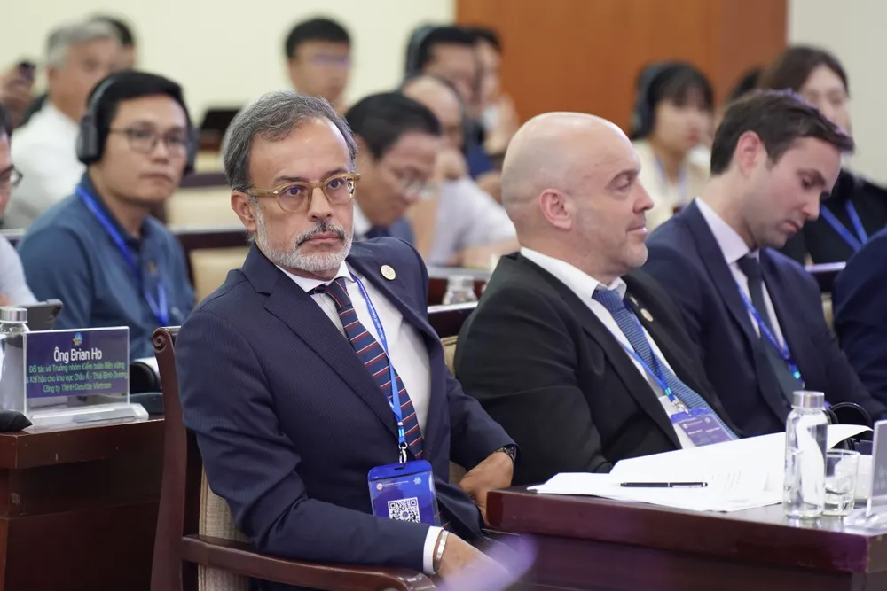 Các đại biểu tham dự phiên thảo luận số 2. Ảnh: HOÀNG HÙNG