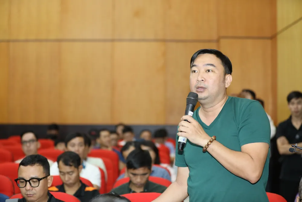 PV Quốc Việt - Báo Thanh Niên đặt câu hỏi