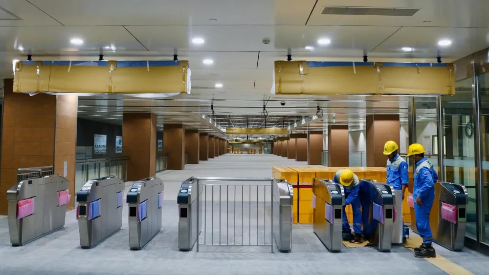 Các hạng mục tại nhà ga Nhà hát Thành phố (quận 1) dần hoàn thiện. Ảnh: QUỐC HÙNG