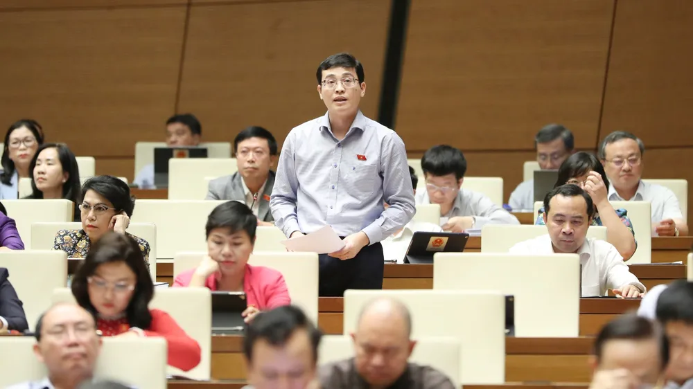 ĐB Đỗ Đức Hiển (TPHCM) nêu rõ, việc Quốc hội yêu cầu rà soát hệ thống pháp luật là kịp thời để có những đề xuất sửa đổi. Ảnh: QUANG PHÚC