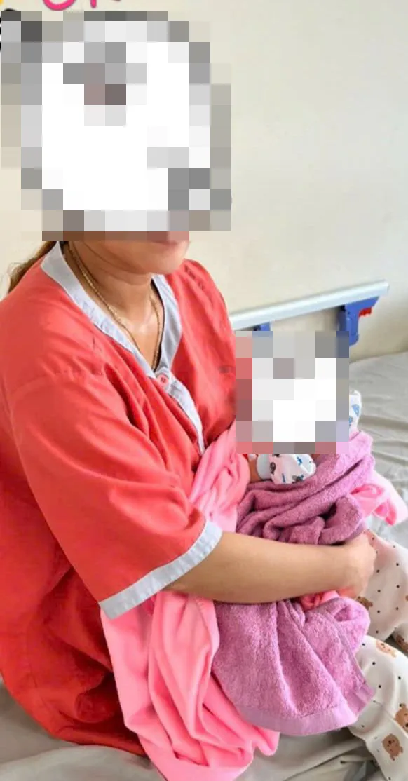 Bé sơ sinh đã được bàn giao cho mẹ