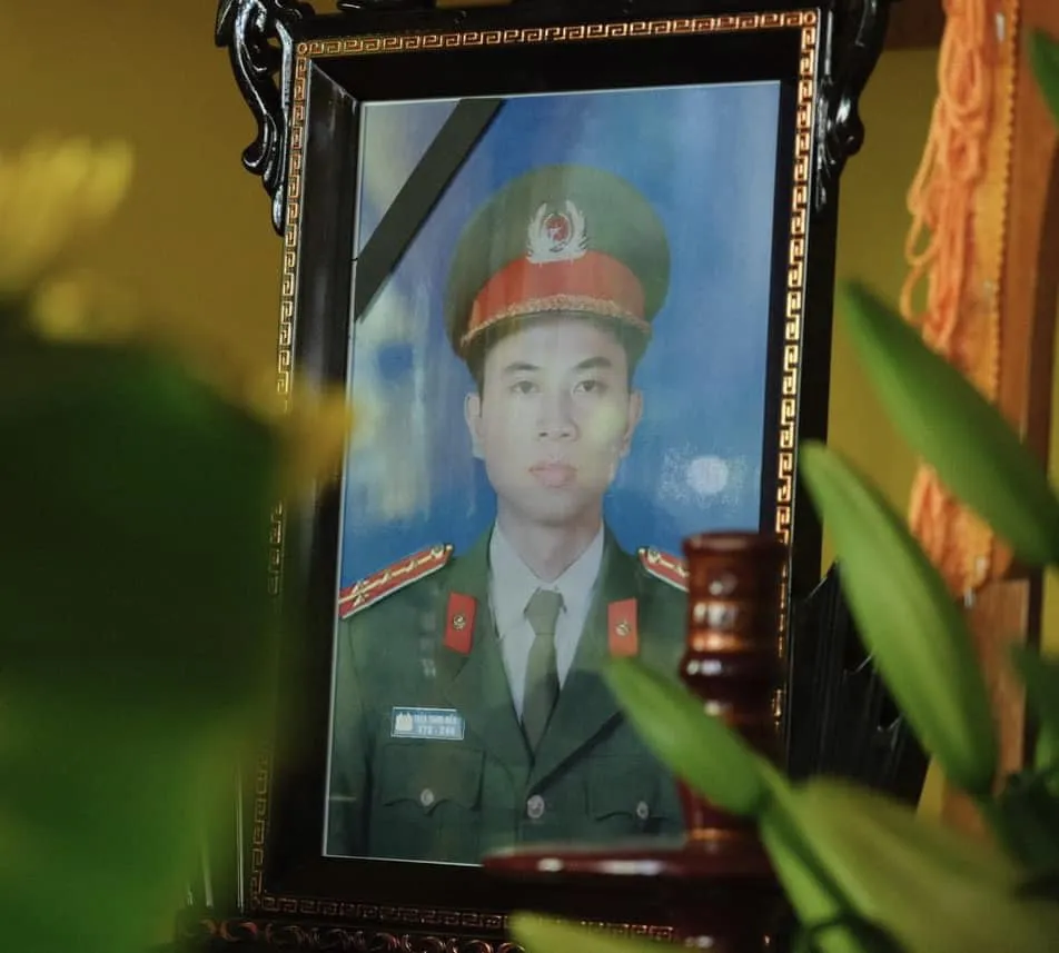 Di ảnh đồng chí Trần Trung Hiếu. Ảnh: Công an Hà Tĩnh Di ảnh đồng chí Trần Trung Hiếu. Ảnh: Công an Hà Tĩnh