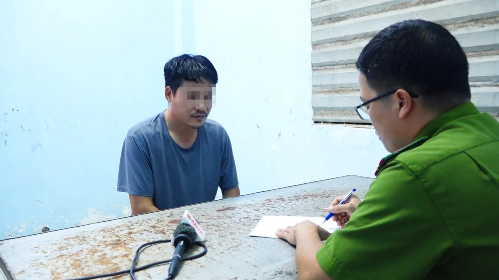 Công an lấy lời khai các đối tượng Công an lấy lời khai các đối tượng