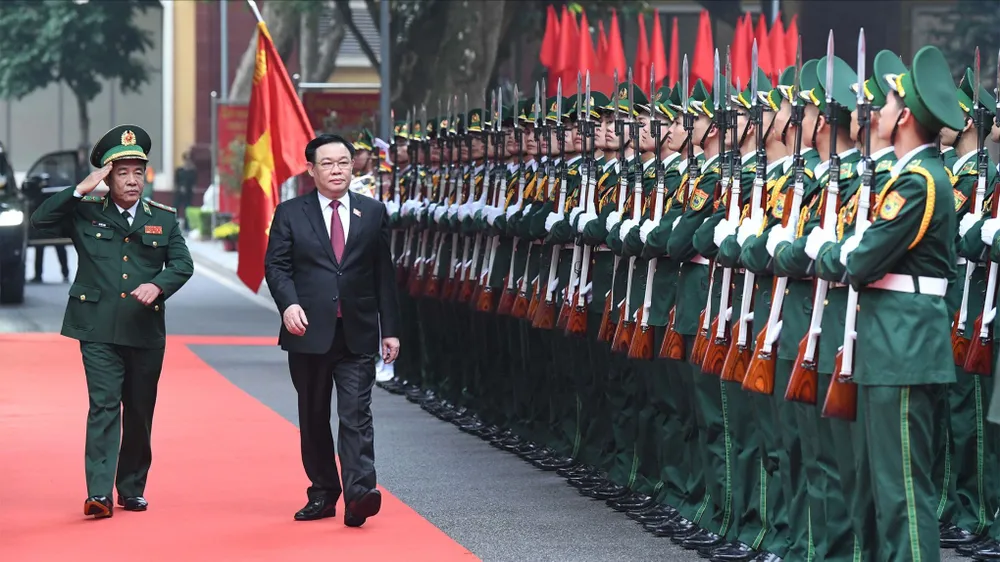 Chủ tịch Quốc hội Vương Đình Huệ đến thăm, chúc tết lực lượng bộ đội biên phòng