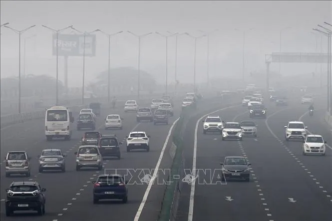 Đường phố ở Thủ đô New Delhi, Ấn Độ. Ảnh: AFP/TTXVN