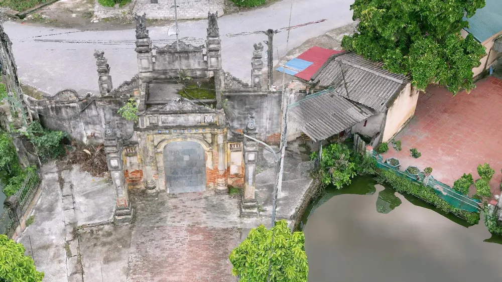 Mô hình cổng làng Nôm.jpg