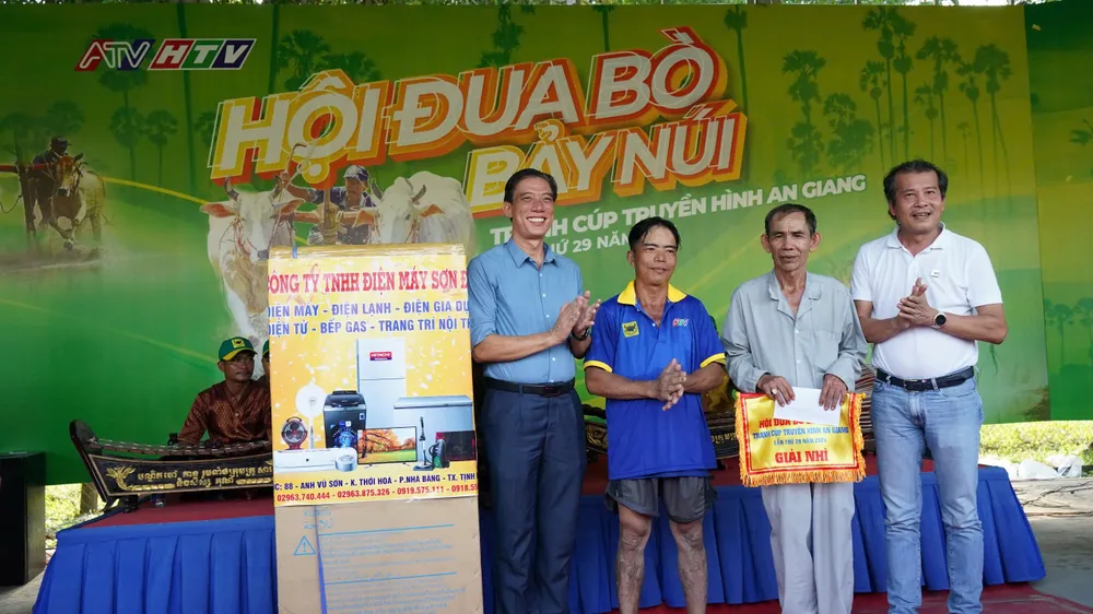 Hinh 12- Giai Nhi.jpg