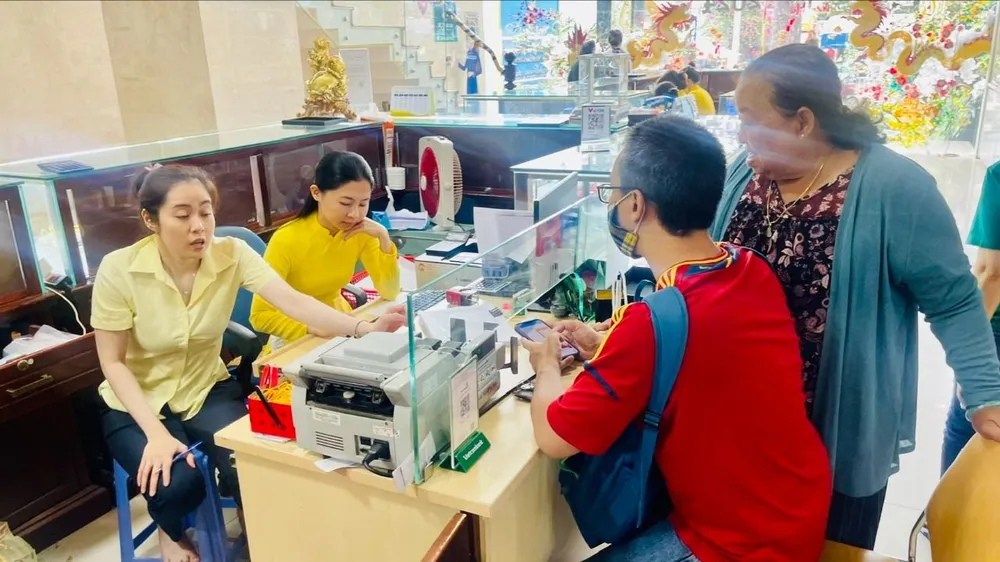 Mua vang tai SJC.jpg