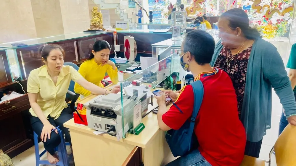 Mua vang tai SJC.jpg