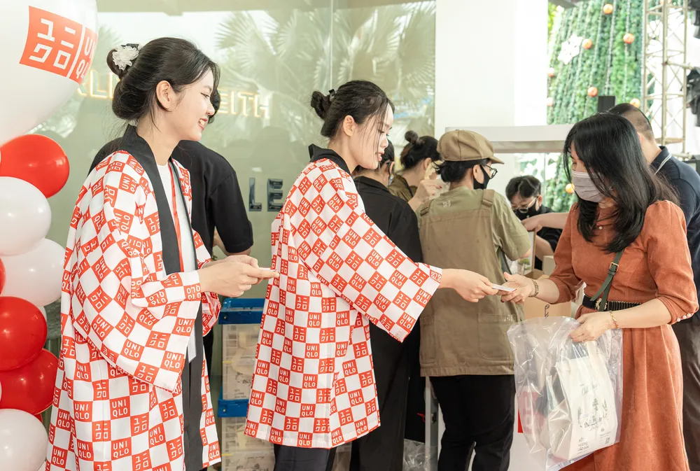 04-tra-sua-thom-ngon-den-tu-uniqlo-va-phe-la-danh-cho-100-khach-hang-dau-tien-moi-ngay-tu-20-12-22-12-9630.jpg