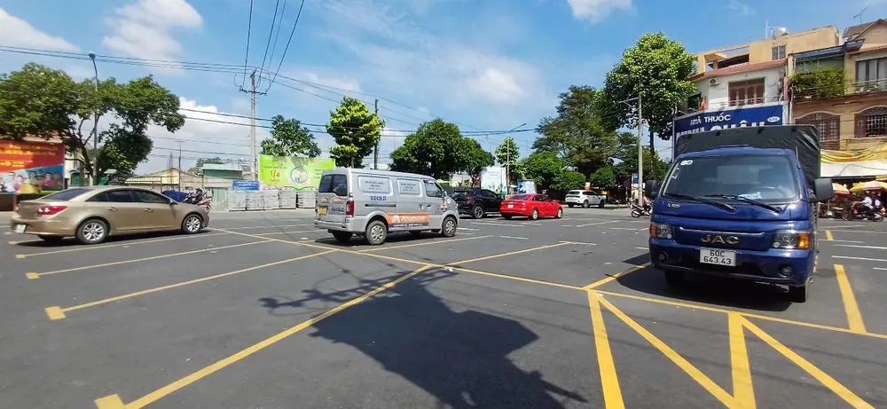 Bãi đậu xe miễn phí được cải tạo từ khu đất bỏ trống ngay trung tâm TP Dĩ An.jpg