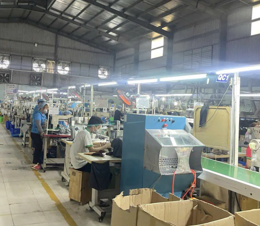 Trong nhà máy sản xuất của công ty gỗ Minh Phát, Bình Dương.jpg