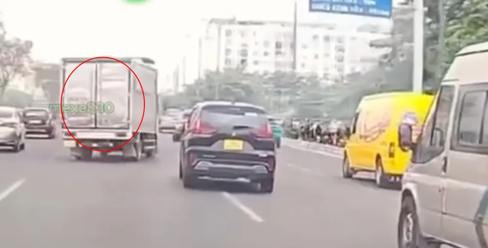 Công an truy tìm xe tải điên gây náo loạn đại lộ Phạm Văn Đồng