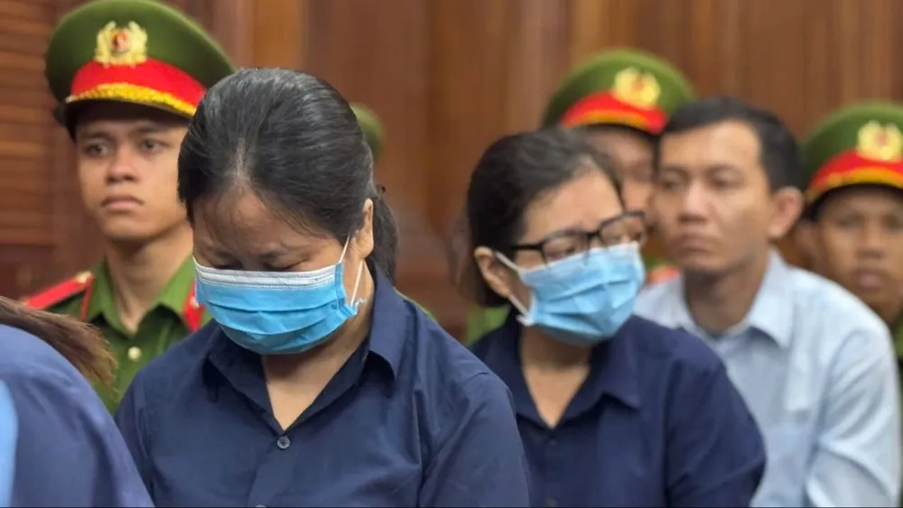 Các bị cáo trong phiên tòa xét xử vụ án Trung tâm Dạy nghề lái xe Sài Gòn