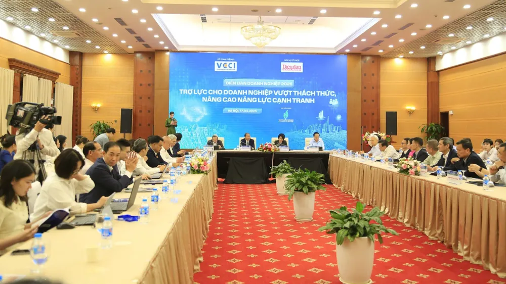 Quang cảnh diễn đàn