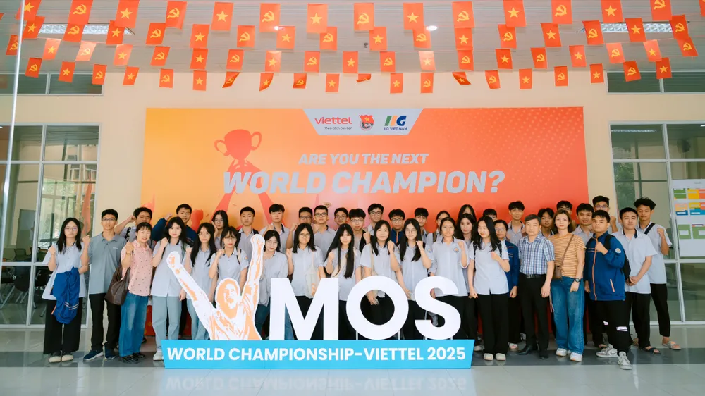 Thí sinh tranh tài sôi nổi tại Vòng loại quốc gia Cuộc thi Vô địch tin học văn phòng thế giới 