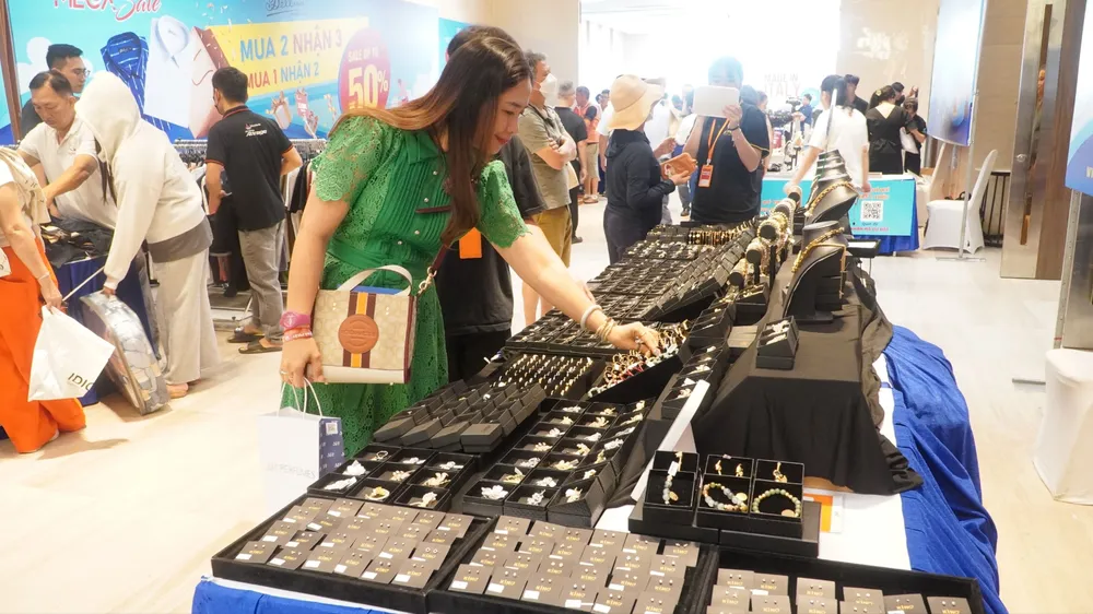 Sự kiện săn hàng hiệu khuyến mãi tại TP Vũng Tàu thu hút đông đảo người dân, du khách tham quan, mua sắm 