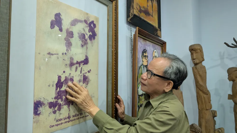 Bộ sưu tập tranh và tượng gỗ đặc biệt của đại tá, họa sĩ mù